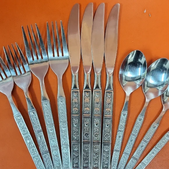 Vintage-Style Silver Floral Cutlery Set - 12 Piece (Silver) - Picture 7 of 8